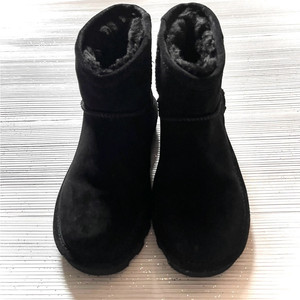 Women’s Bearpaw Black Winter Boots Size 7